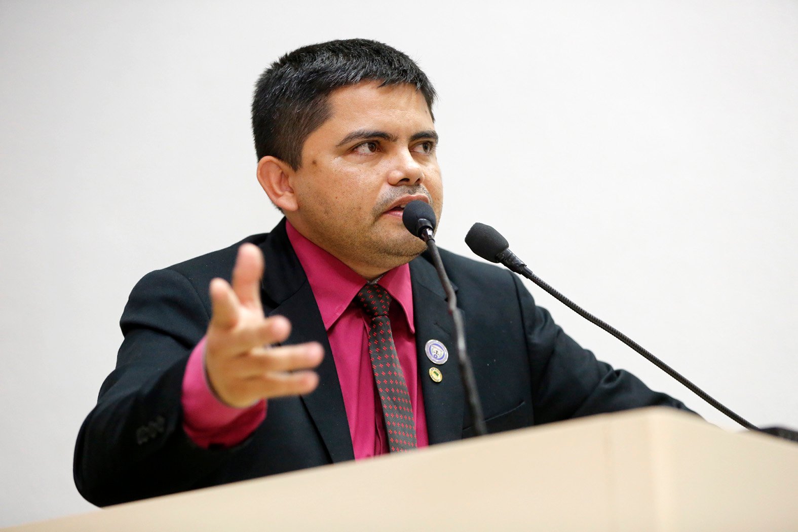 Jesuíno Boabaid critica reajuste da taxa de energia elétrica