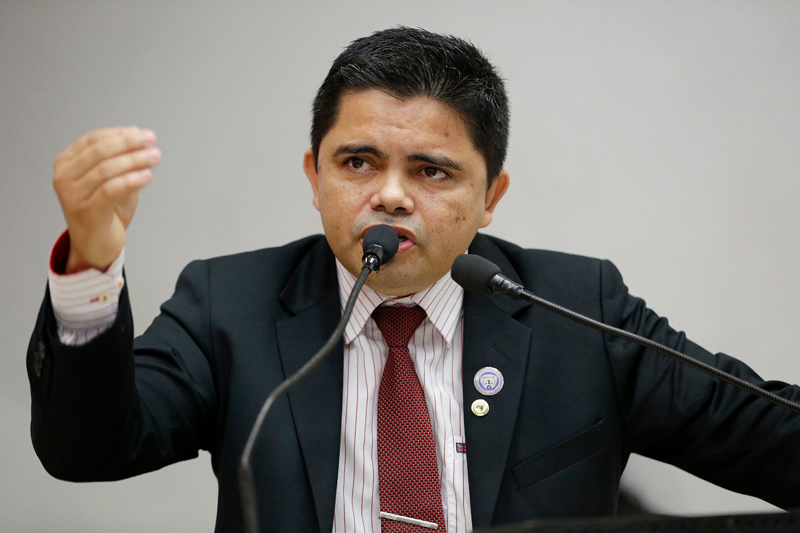 Jesuíno critica ideia de Previdência igualar militares a civis