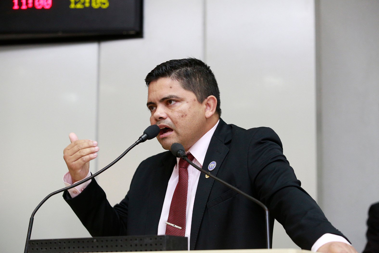 Jesuíno vai requerer informações de obras sem conclusão da Caerd