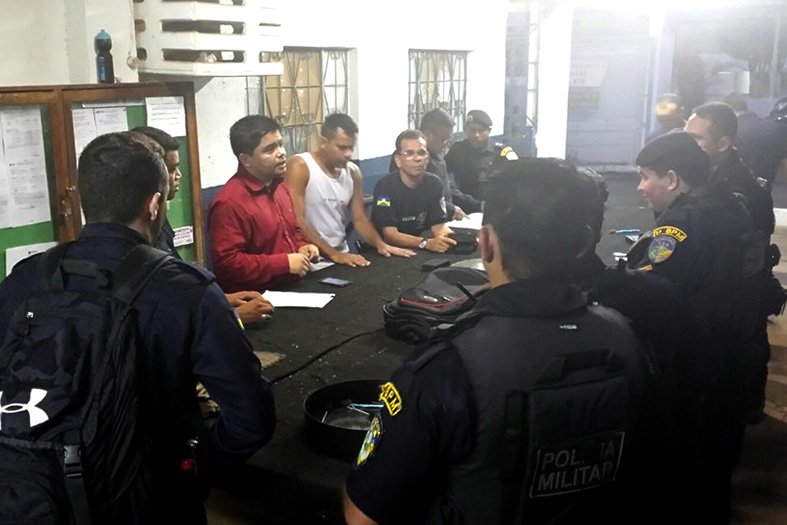 Jesuíno Boabaid ouve reivindicações de PMs