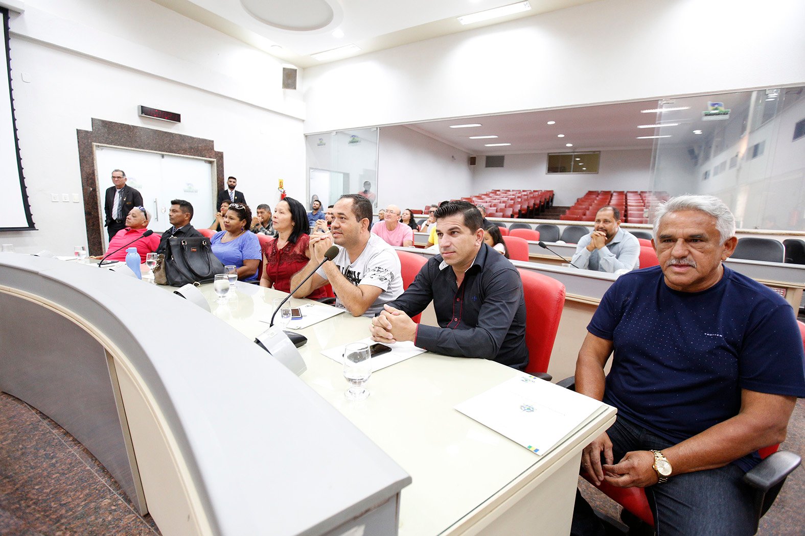 Deputado Jesuíno homenageia servidores da Sugesp e DER pela reforma do estádio Aluízio Ferreira