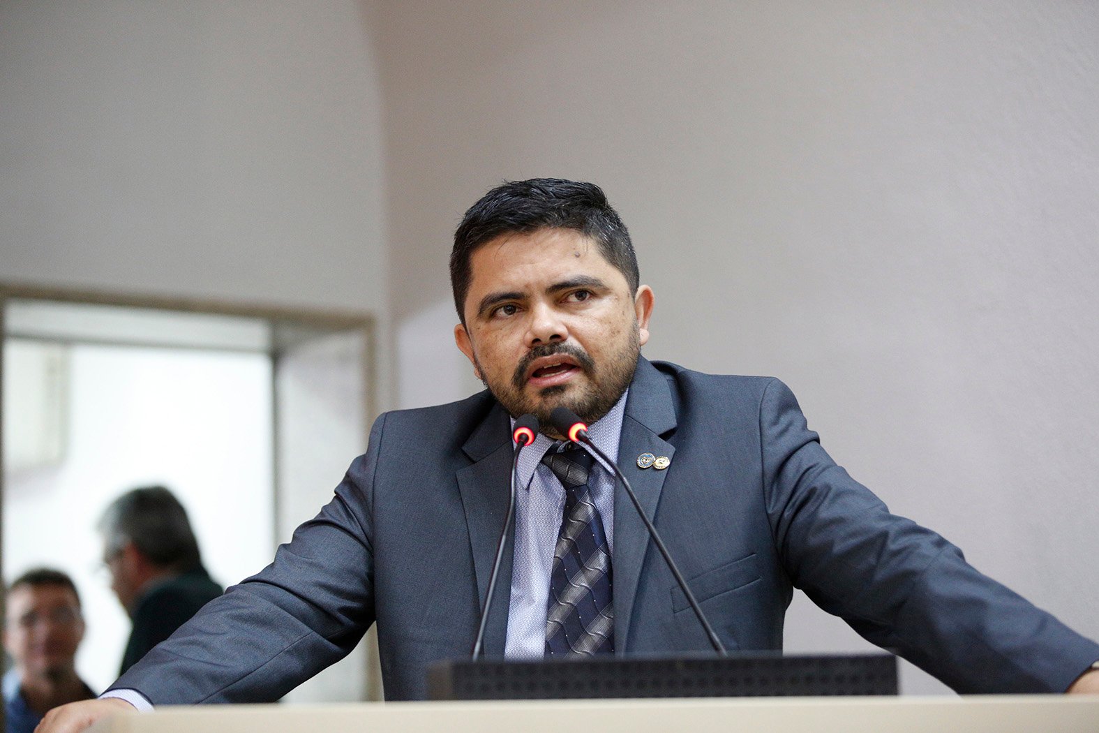 Lei de autoria do deputado Jesuíno Boabaid que penaliza pichadores é aprovada