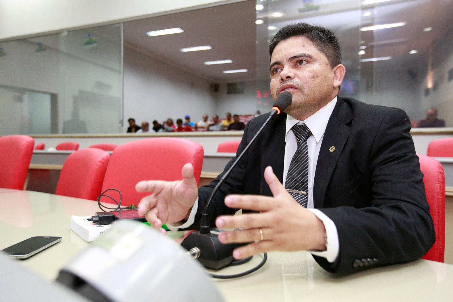Voto de Louvor a policiais civis e militares adiada sine die