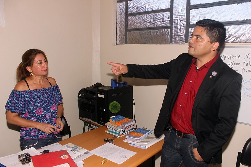 Deputado Jesuíno visita escola de Porto Velho furtada mais de vinte vezes