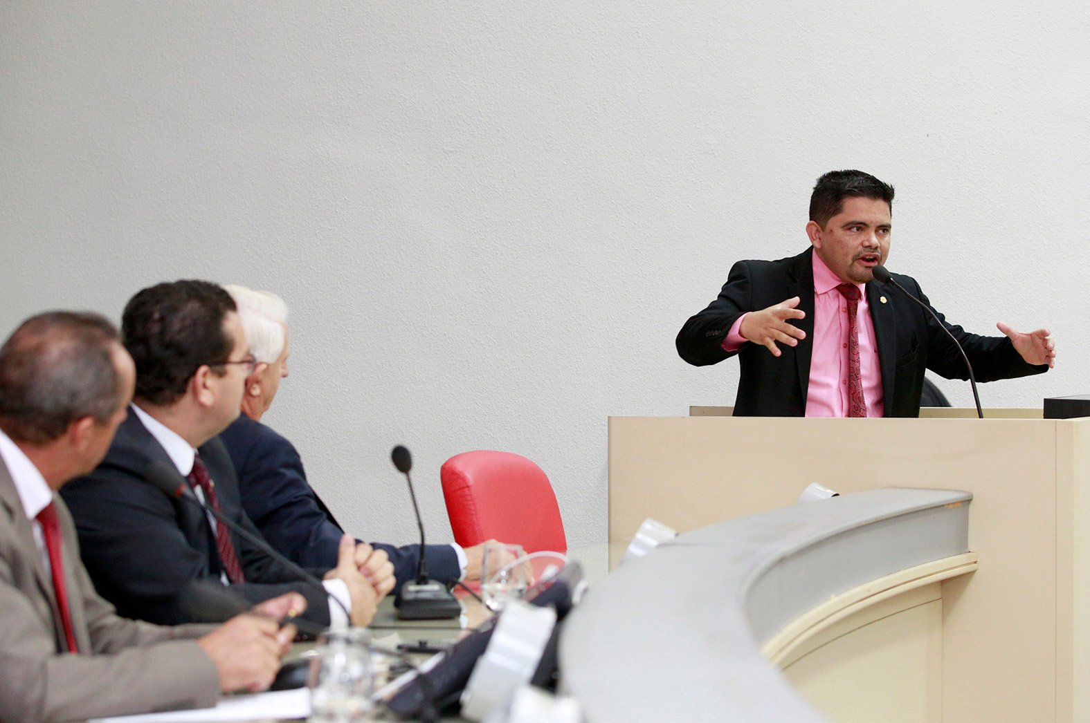 Jesuíno defende exigência do curso de Direito para formação de oficiais