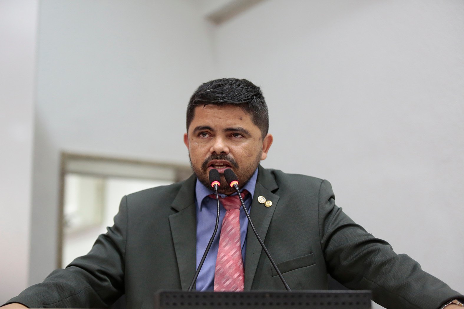 Deputado Jesuíno Boabaid destaca inoperância da Sesau quanto a obra do Heuro