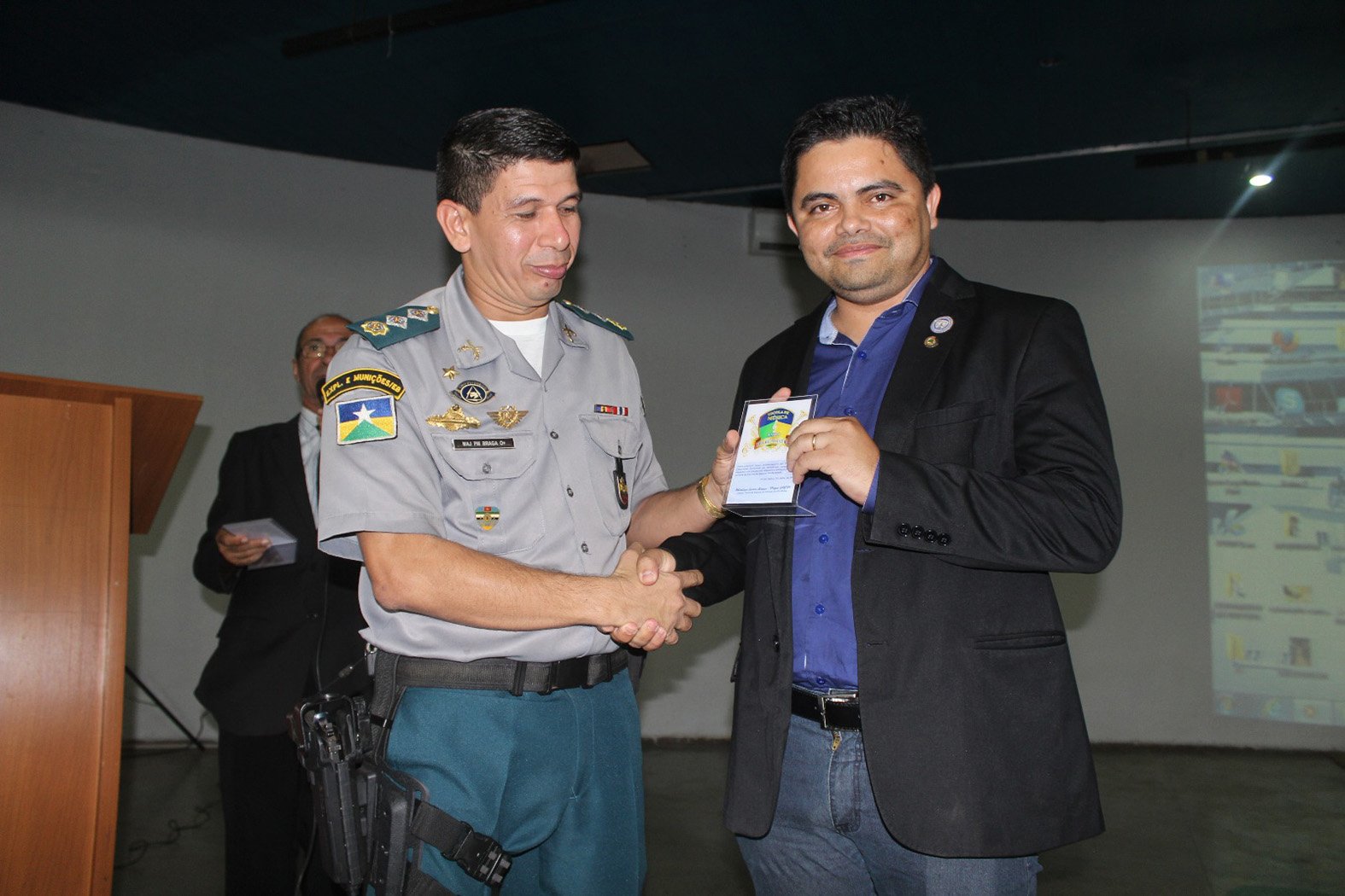 Deputado Jesuíno é homenageado pelo Projeto Dó Ré Militar