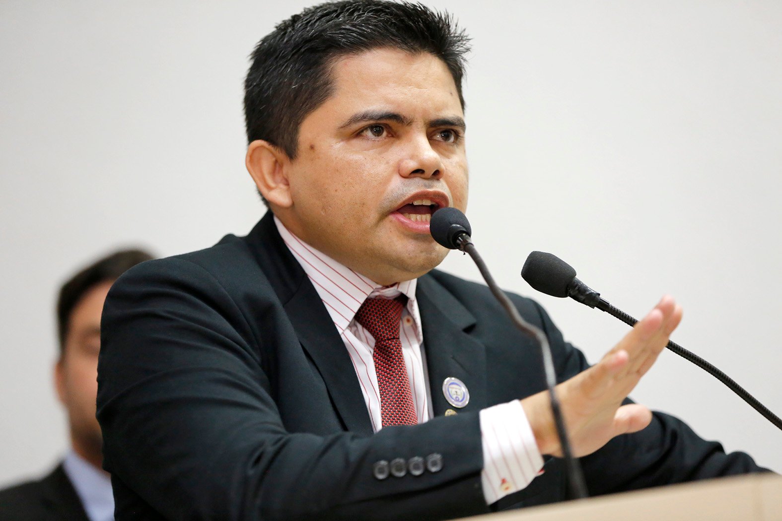 Deputado Jesuíno repudia postura de presidente da Câmara Federal