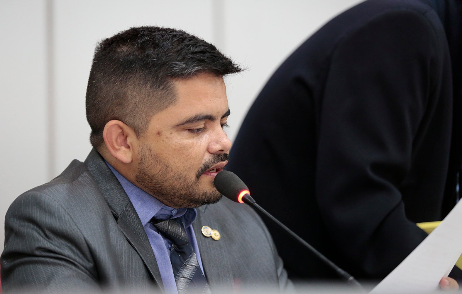 Deputado Jesuíno requer informações do Executivo sobre projetos que tramitam na ALE