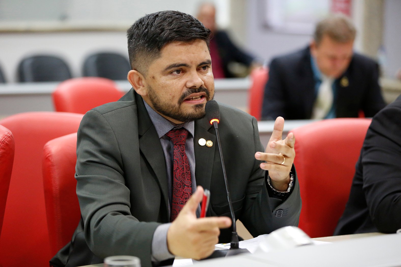 Jesuíno Boabaid requer informações sobre bônus de incentivo educacional