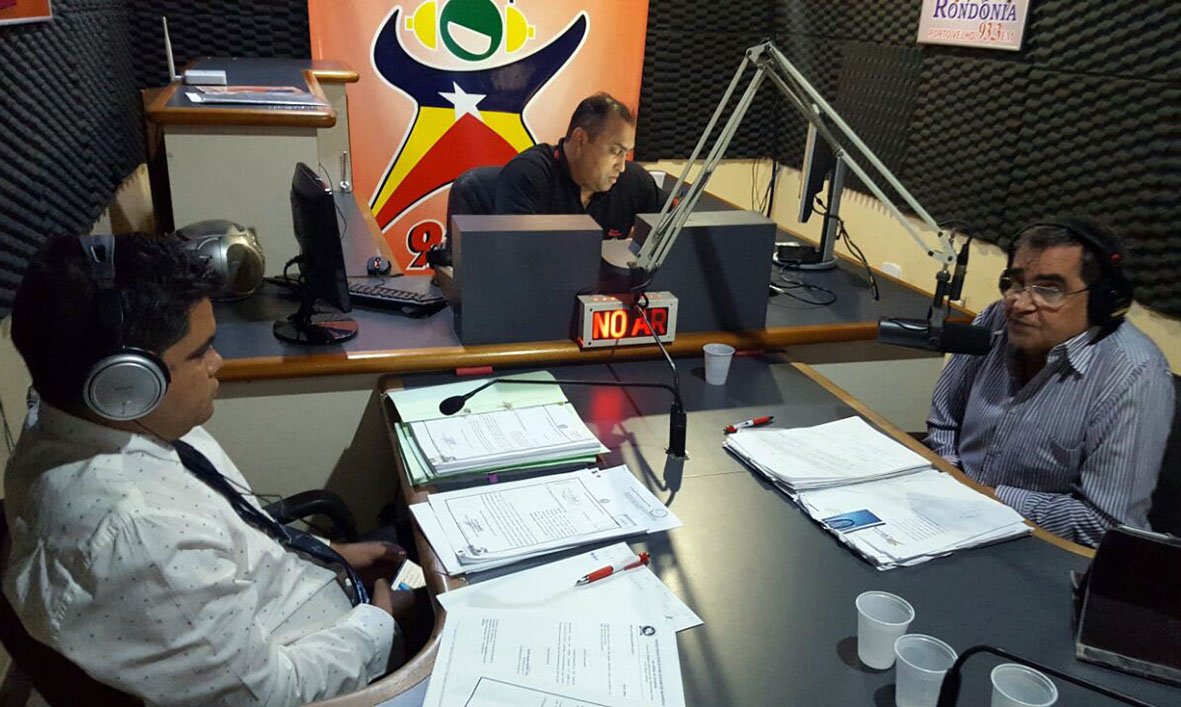 Deputado Jesuíno fala sobre usinas e garimpo durante entrevista em rádio