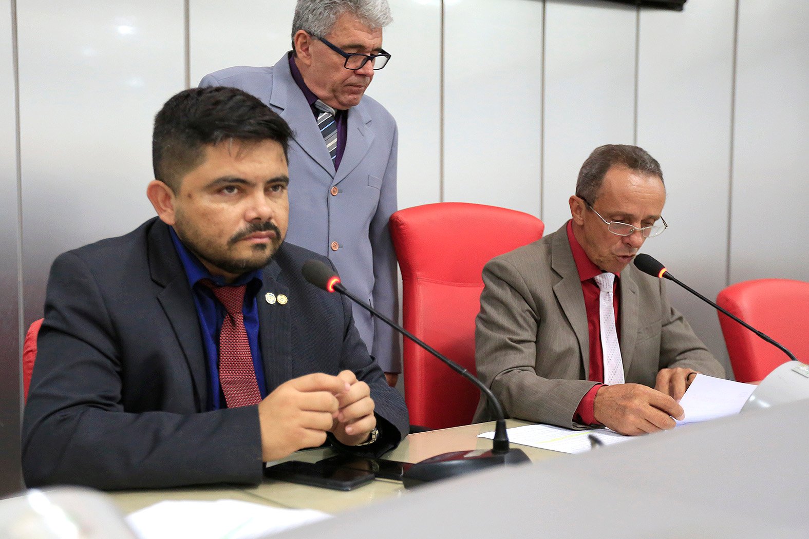 Jesuíno Boabaid e Lazinho da Fetagro entregam Medalhas do Mérito Legisltativo a membros da Polícia Militar