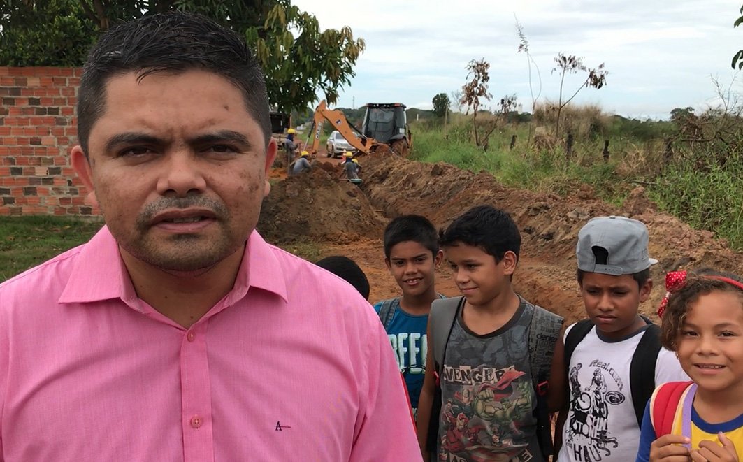 Jesuíno Boabaid acompanha instalação de rede de distribuição de água