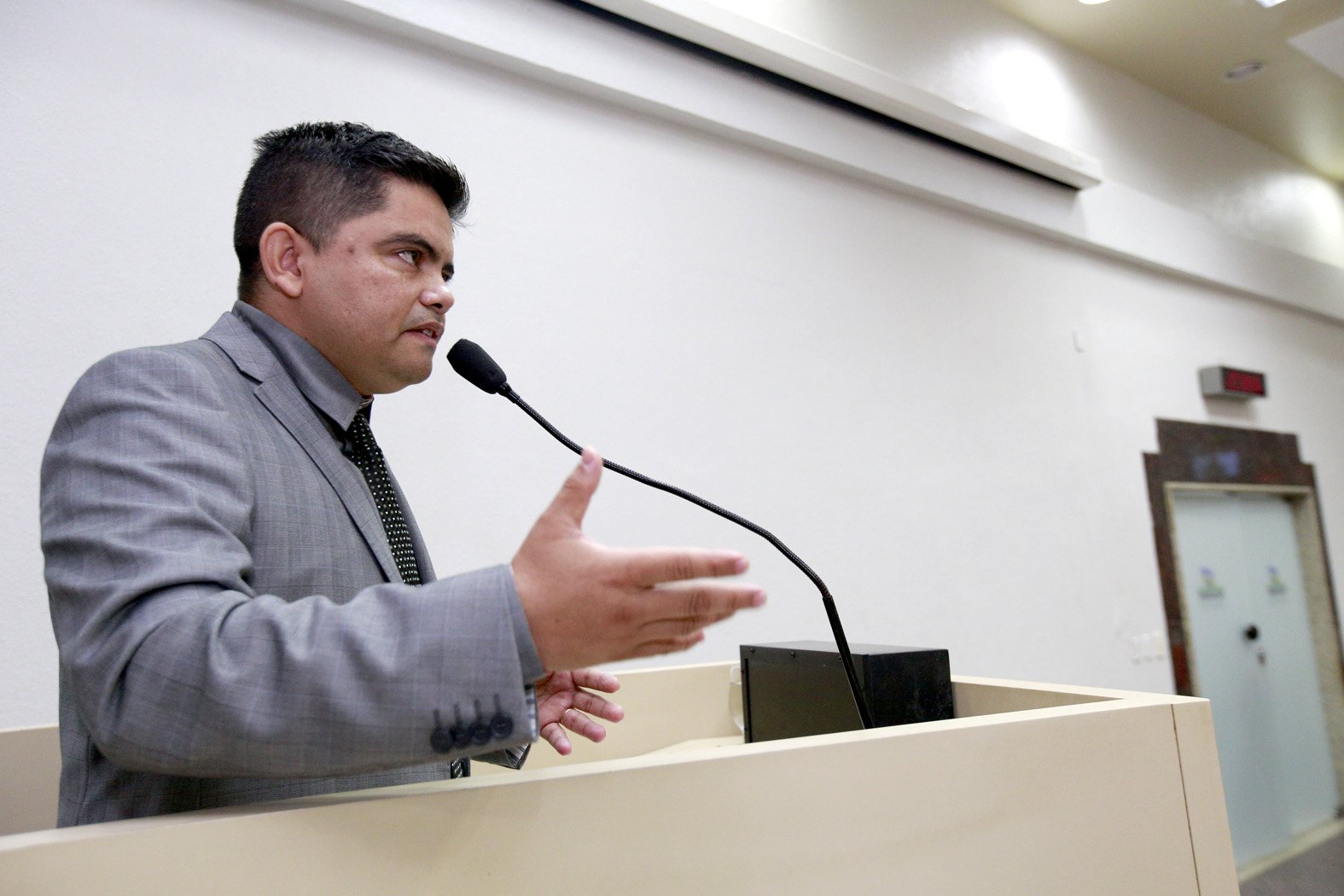 Jesuíno quer solução para os ambulantes e anuncia vitória na transposição de PM’s