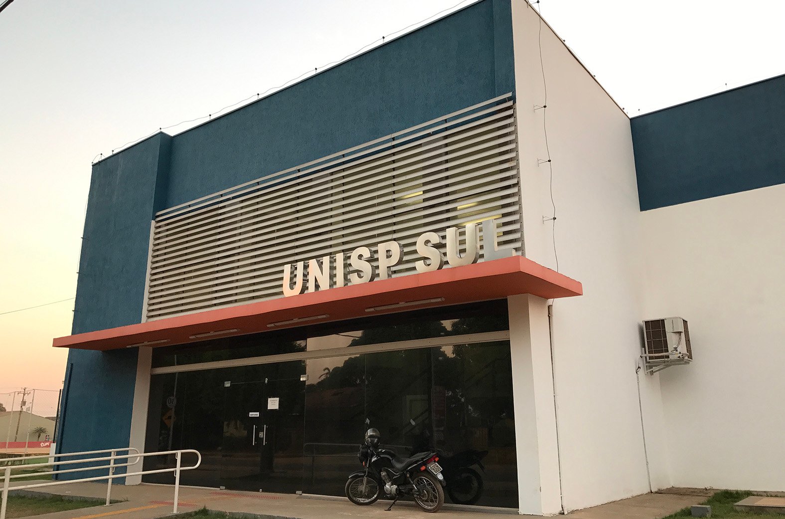 Jesuíno Boabaid visita Unisp recém-inaugurada e constata precariedades no prédio