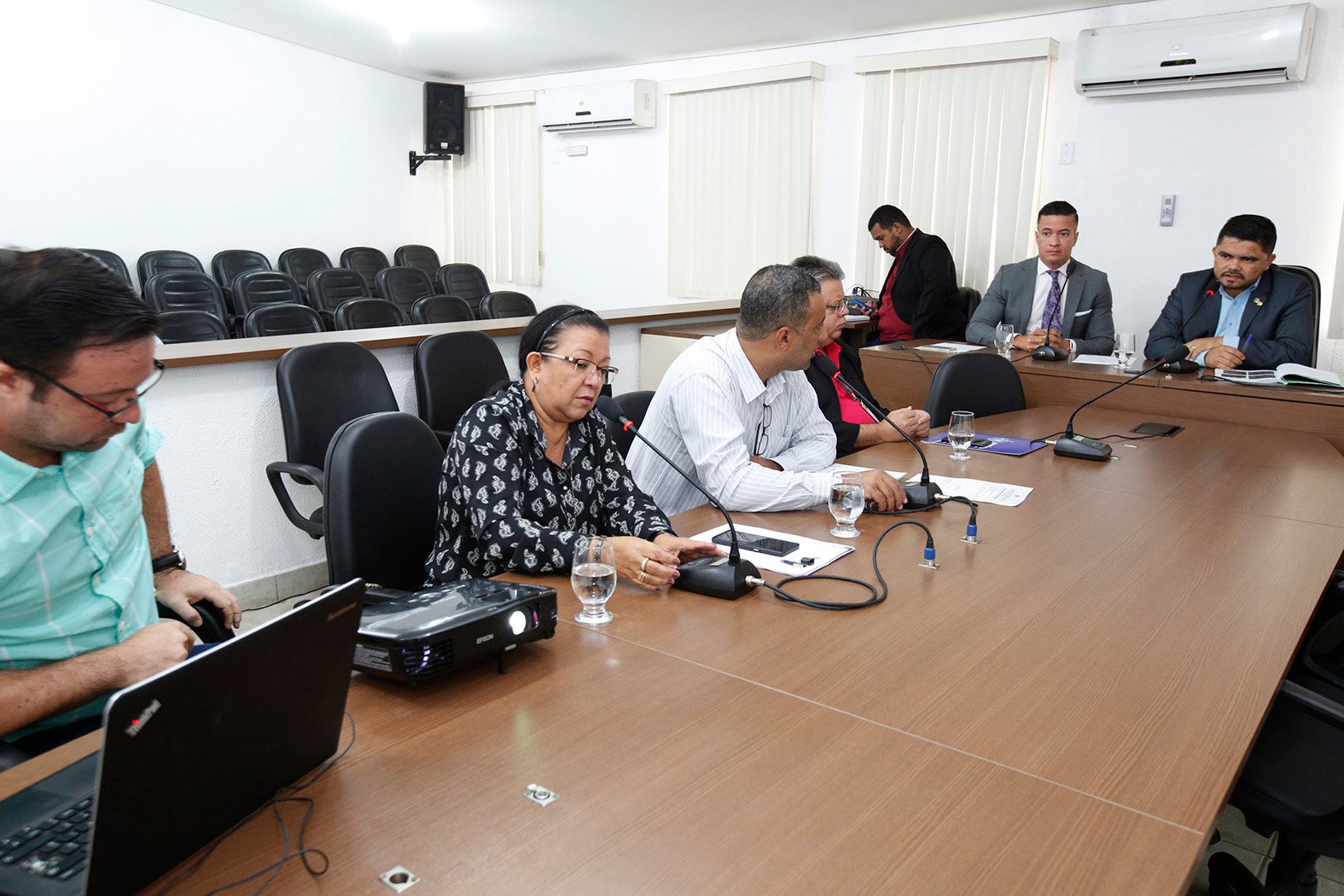 Jesuíno Boabaid recebe parecer técnico sobre solução de problemas no ginásio Claúdio Coutinho