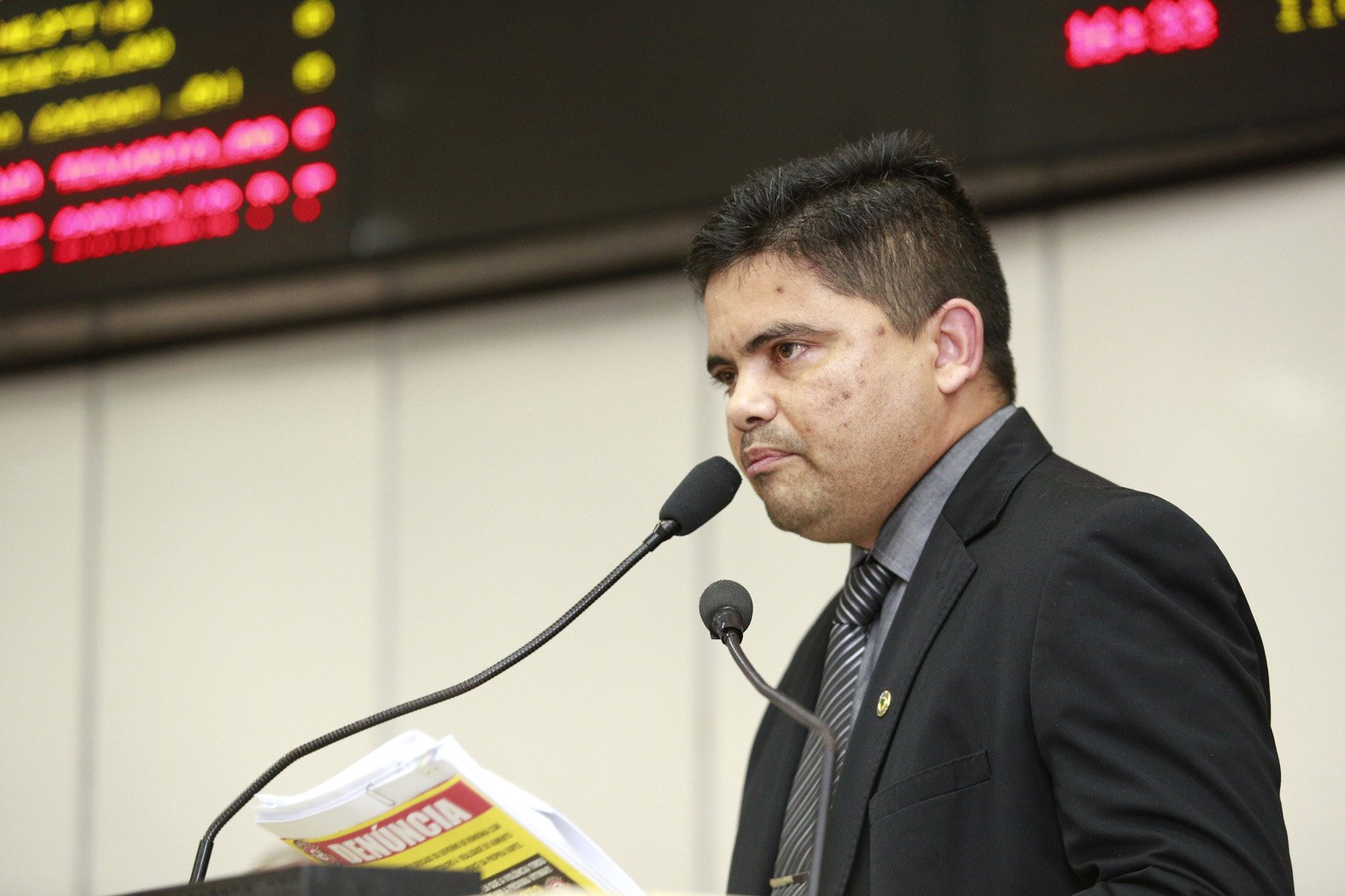 Projeto de Jesuíno estabelece multa a bancos por demora em atendimento