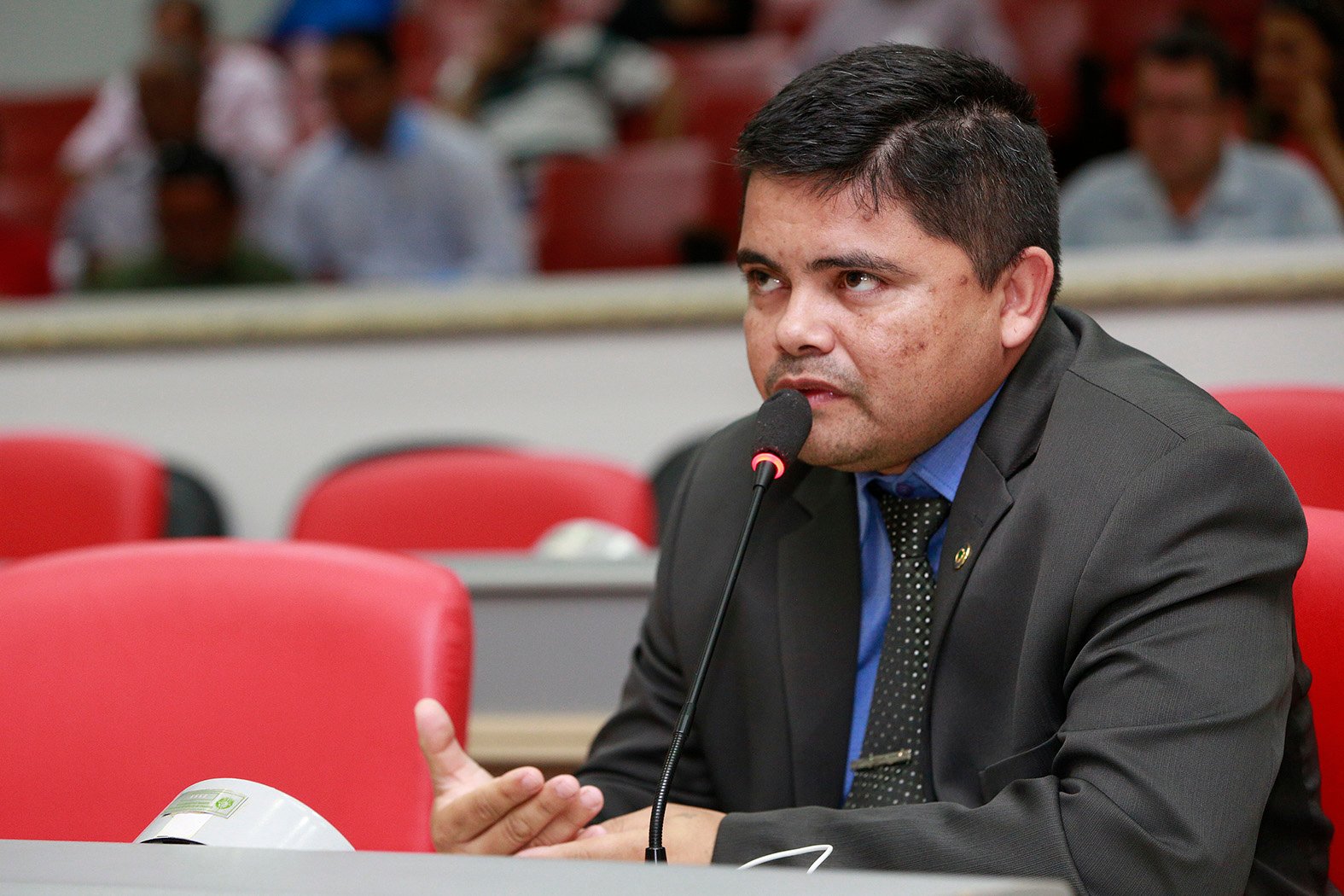 Deputado Jesuíno indica melhorias para bairros da Capital