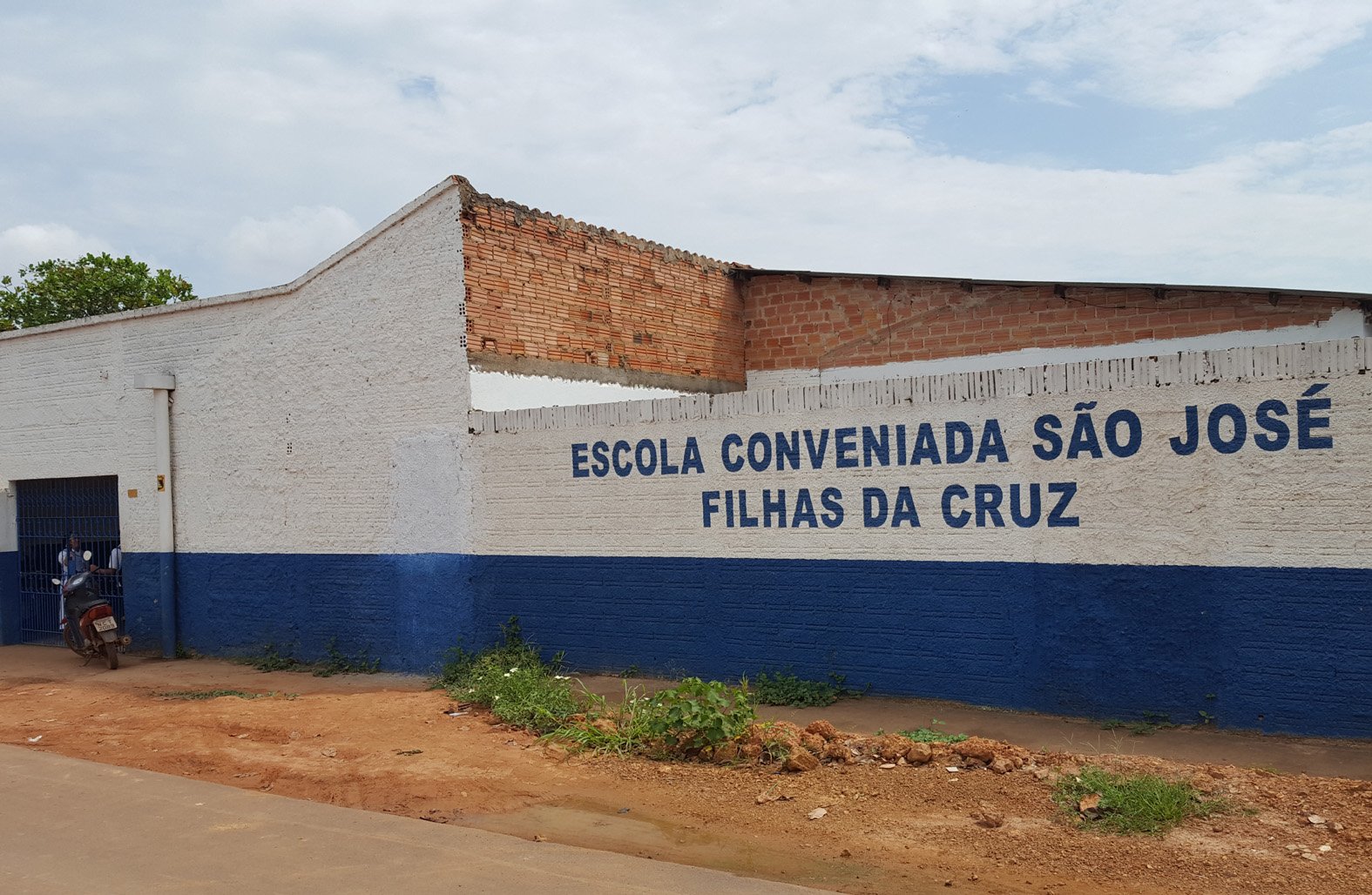 Transformador é instalado para atender escola após pedido do deputado Jesuíno