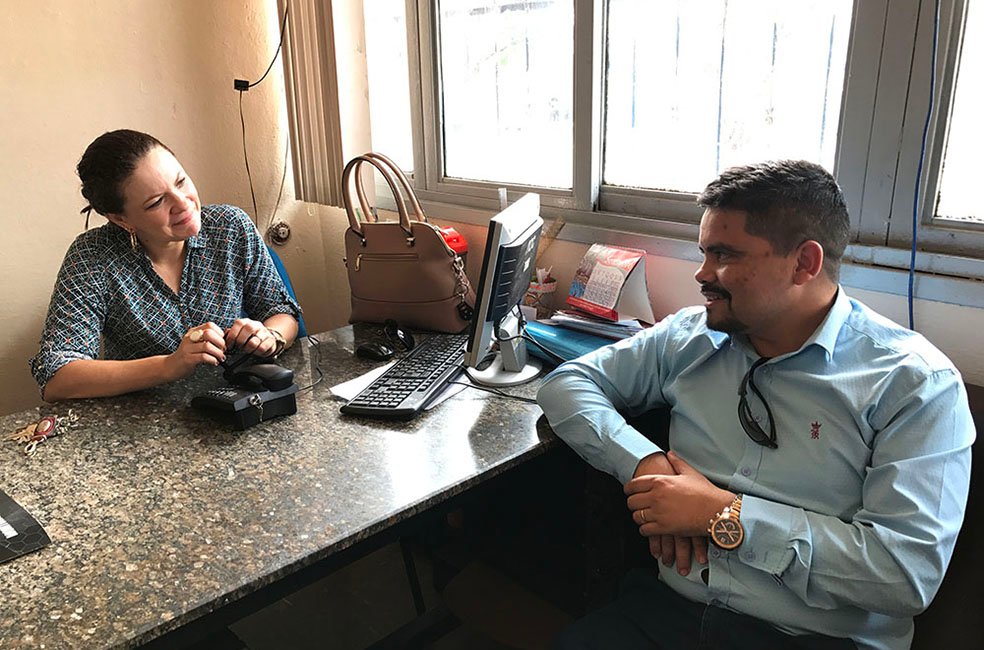 Deputado Jesuíno retorna à escola alvo de furtos e verifica benefícios solicitados