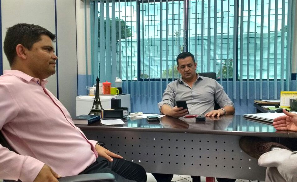 Boabaid ouve explicações sobre falta de água no bairro Escola de Polícia