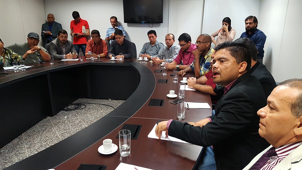 Deputado Jesuíno participa de reunião e trata sobre desconto de 6% em salários de servidores