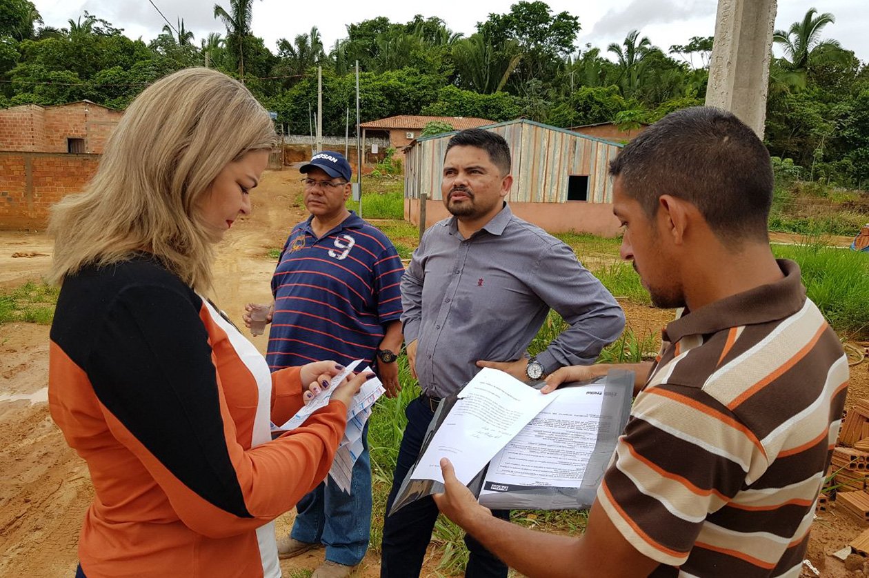 Deputado Jesuíno Boabaid visita comunidade no Nacional e ouve moradores
