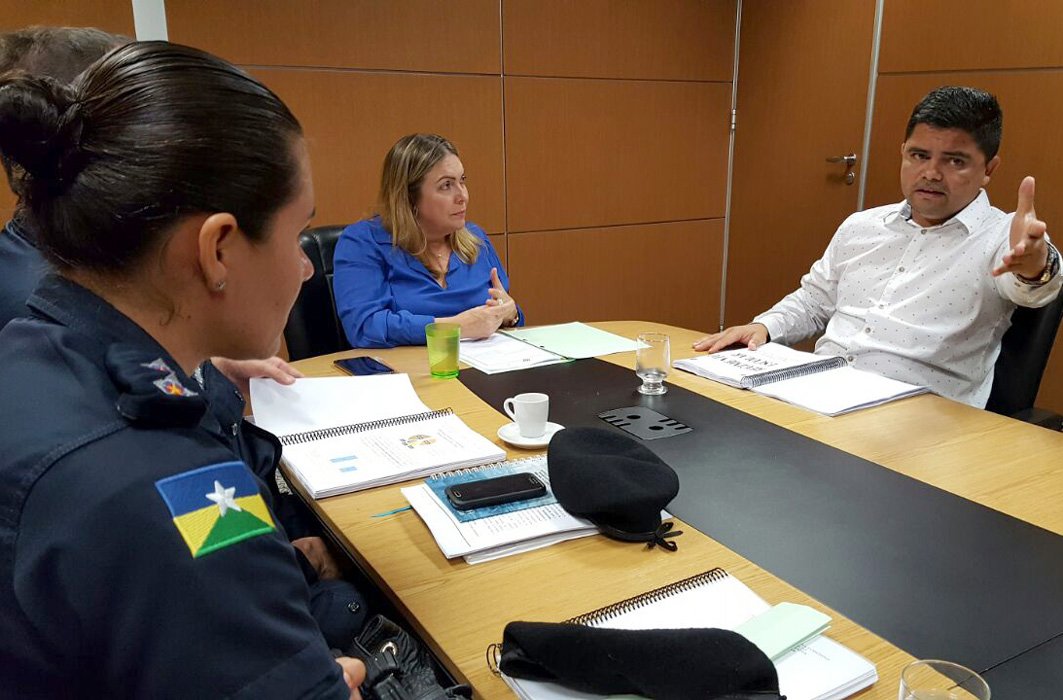 Escolas militares é tema de reunião com secretária de educação