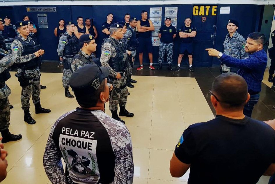 Deputado Jesuíno visita batalhão a convite do novo comandante e discute assunto de interesse da classe