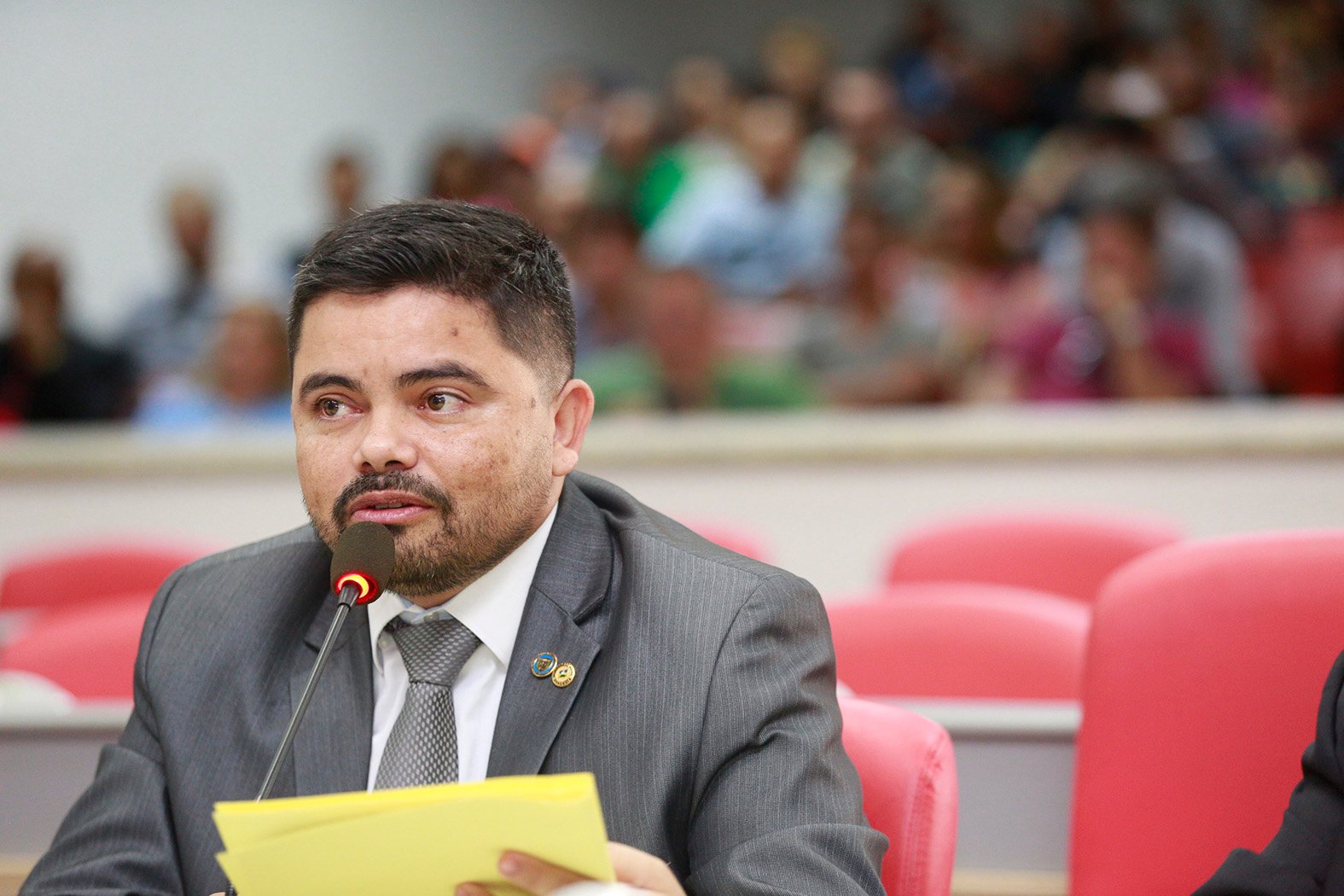 Jesuíno indica encascalhamento na estrada de acesso ao lago do Cuniã