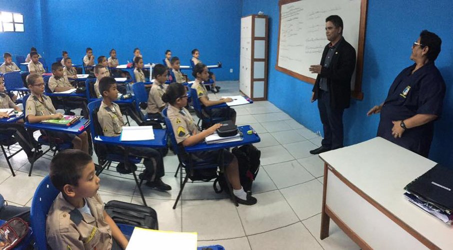 Jesuíno Boabaid visita escola militar em Manaus