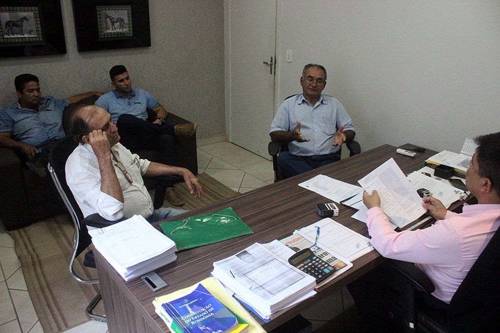 Deputado Jesuíno se reúne com fazendeiros vitimas da LCP