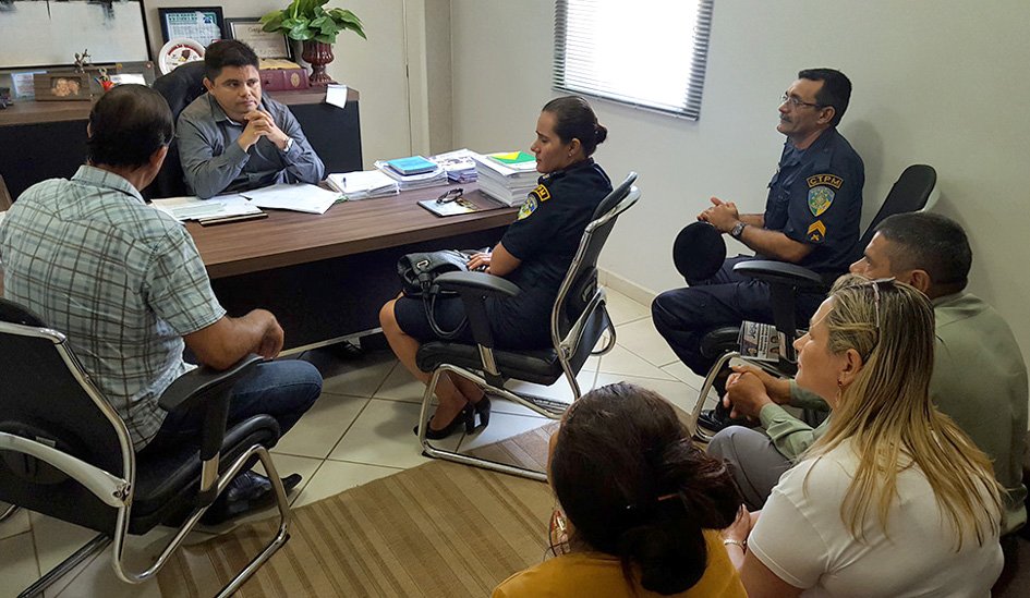 Deputado Jesuíno anuncia ônibus e consultório odontológico