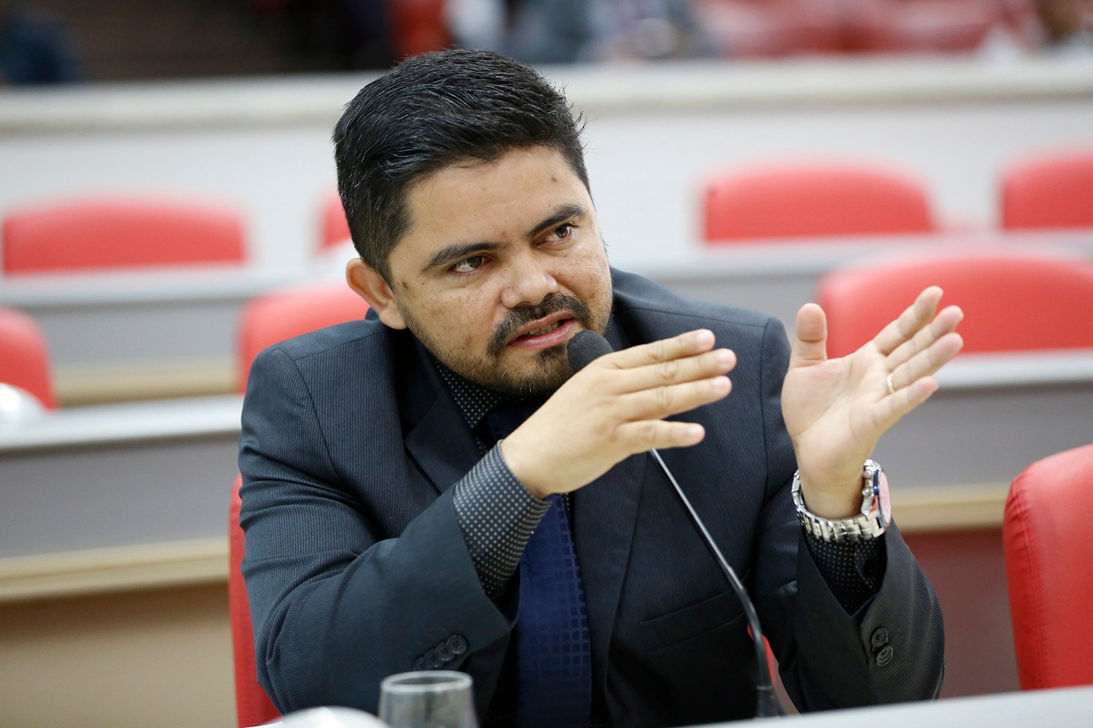 Deputado Jesuíno busca desobstrução de bueiros no Bairro Nacional